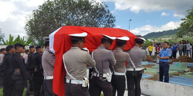 Polisi yang Tewas Ditabrak Pengendara Motor Dimakamkan di Taman Makam Pahlawan