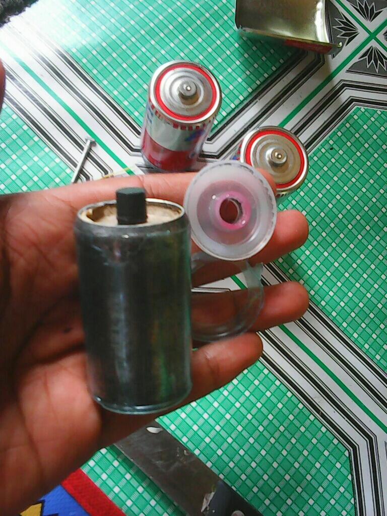 "MEMANFAATKAN BATRAI BEKAS MENJADI LAMPU DARURAT BERTENAGA MATAHARI"