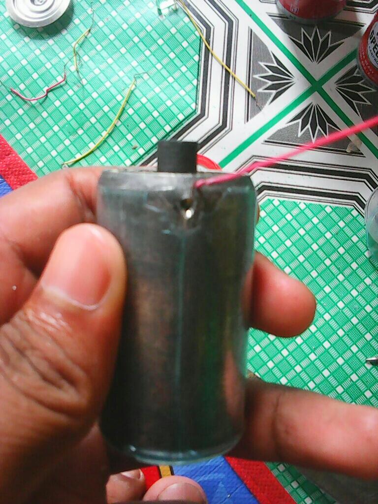 "MEMANFAATKAN BATRAI BEKAS MENJADI LAMPU DARURAT BERTENAGA MATAHARI"