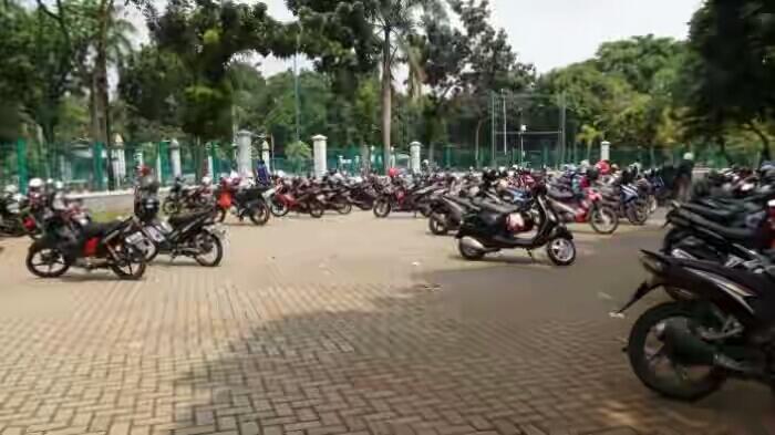 Parkir di GBK Bayar Dua Kali, Tukang Parkir Liar yang Galak dan Memaksa