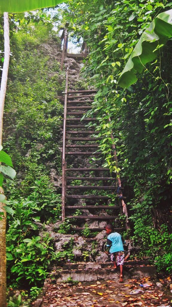 Pulau di Maluku ini ada 4 agama, Agama Hindu adalah mayoritasnya.