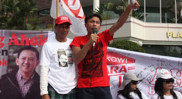 Syukuran, Relawan Jokowi Bangun Jembatan di Sukabumi