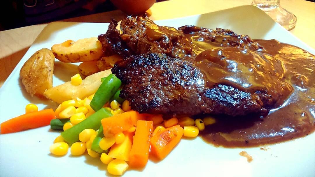 (Buat Agan yang Doyan Daging) Tempat Makan Steak Murah Yang Nggak Murahan