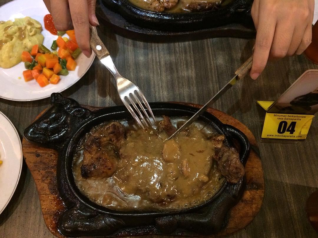 (Buat Agan yang Doyan Daging) Tempat Makan Steak Murah Yang Nggak Murahan