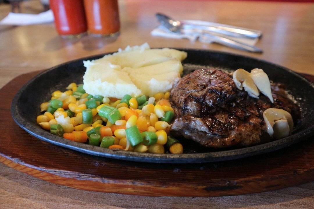 (Buat Agan yang Doyan Daging) Tempat Makan Steak Murah Yang Nggak Murahan