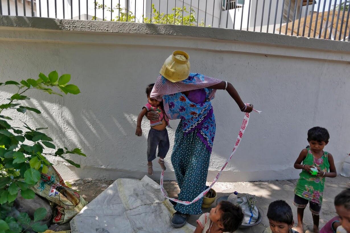 Begini Cara Pekerja Kasar Di India &quot;Menitipkan Anaknya&quot; Saat Bekerja