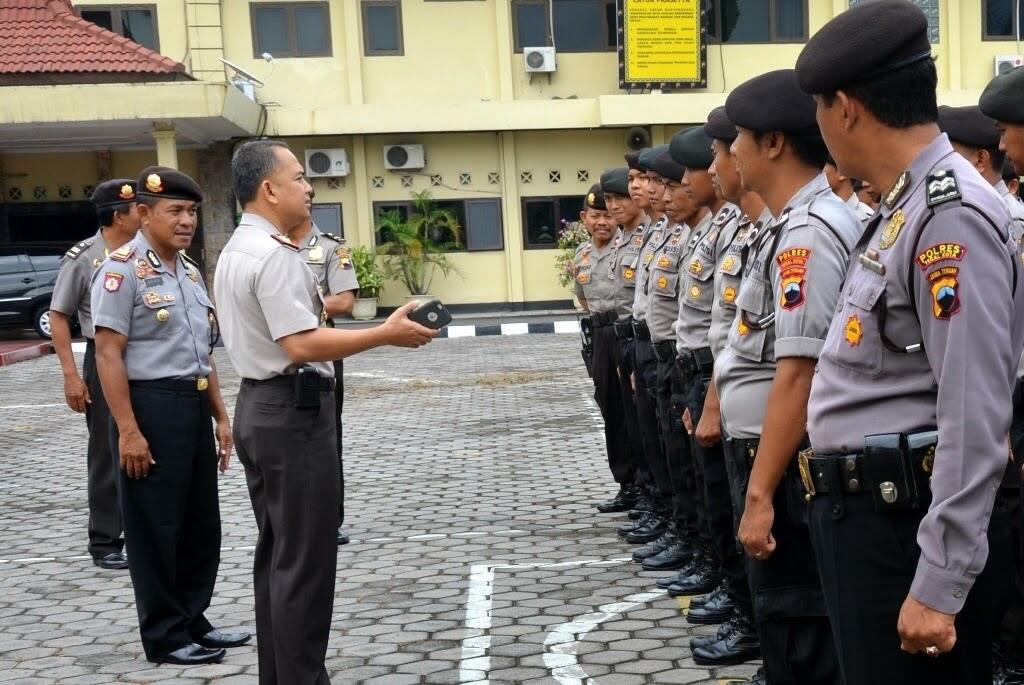 Mari Gan, Mengenal Jenis Seragam Kepolisian Kita 