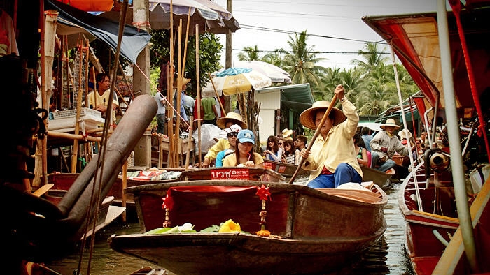 Berpetualang di Pasar Terapung Damnoen Saduak