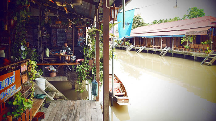 Berpetualang di Pasar Terapung Damnoen Saduak