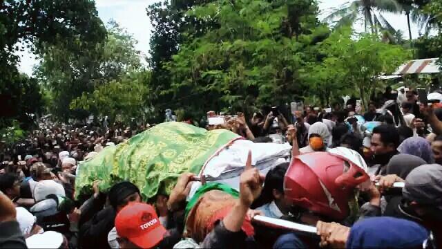 Ribuan Orang Hadiri Pemakaman Santoso