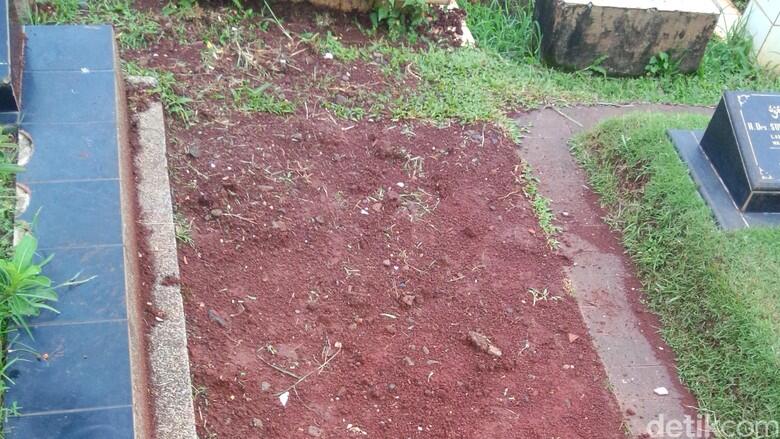 Begini Penampakan Makam Fiktif di TPU Karet Bivak