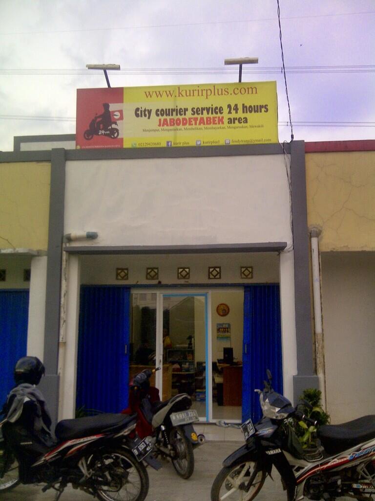 Cari tambahan di KURIRPLUS order gk rebutan motor, mobil pick up, mobil pribadi