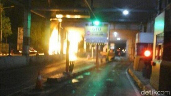 Gardu Tol Senayan Ikut Hangus Terbakar Bersama Alphard, Ini Penampakannya