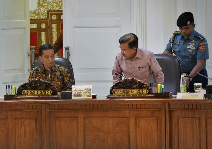 Para menteri dilarang meninggalkan Jakarta, ada apa?