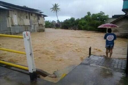 Banjir Menerjang, 4 Wisatawan Anyer Tewas dalam Mobil