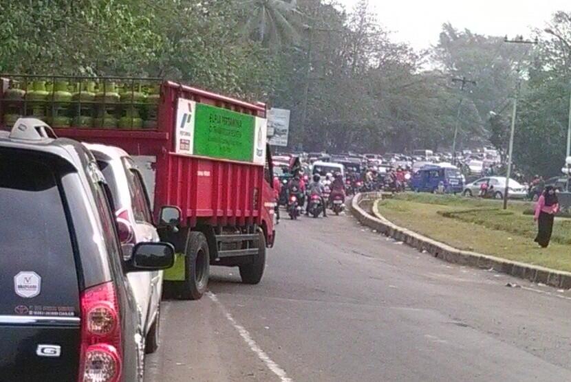 BU..BOGOR MACET BU....TOLONG BU...