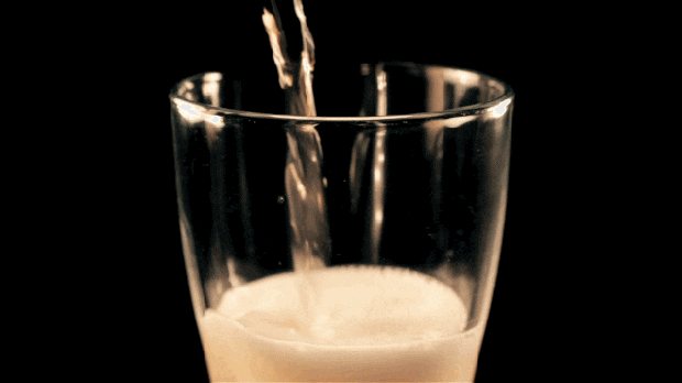 (Khusus 21+) Berbagai Trik Keren Buat Agan Yang Suka Minum Bir