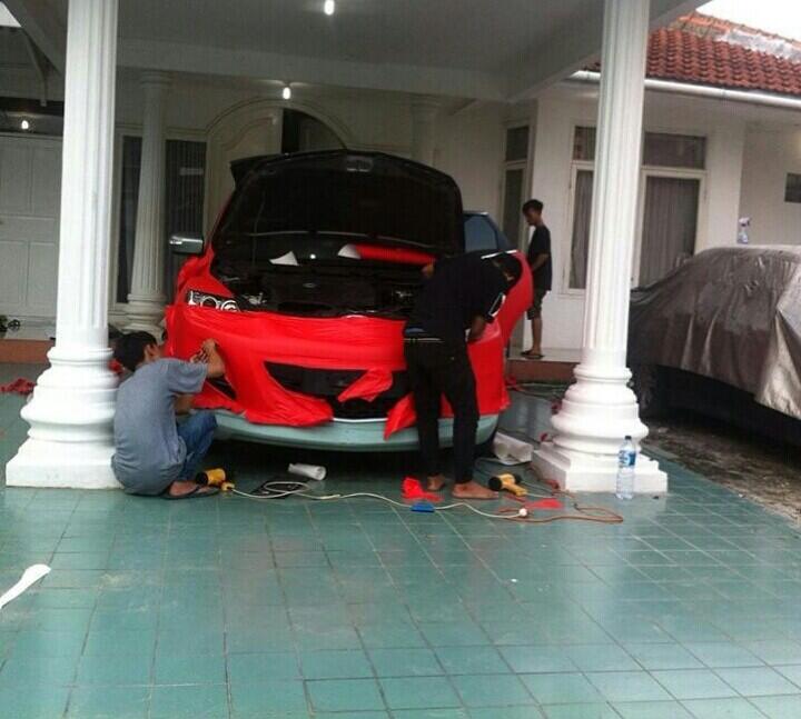 cara cepat mengganti warna kendaraan anda dengan material bahan sticker