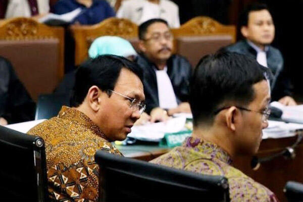 &quot;AHOK&quot; &amp; &quot;SUNNY&quot; Dalam Sidang Reklamasi Teluk Jakarta