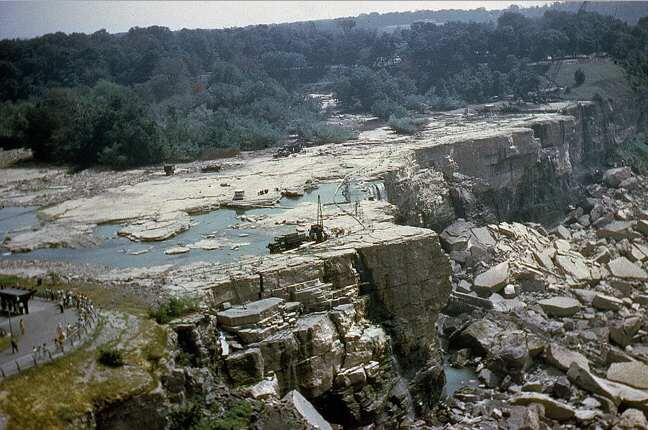 Saat Air Terjun NIAGARA mengering :matabelo