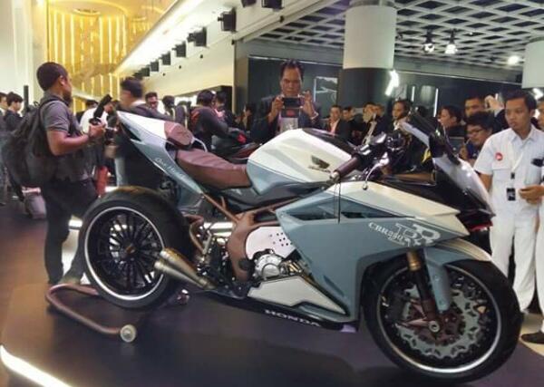 Penampakan Foto Terbaru Honda All New CBR250RR 2016