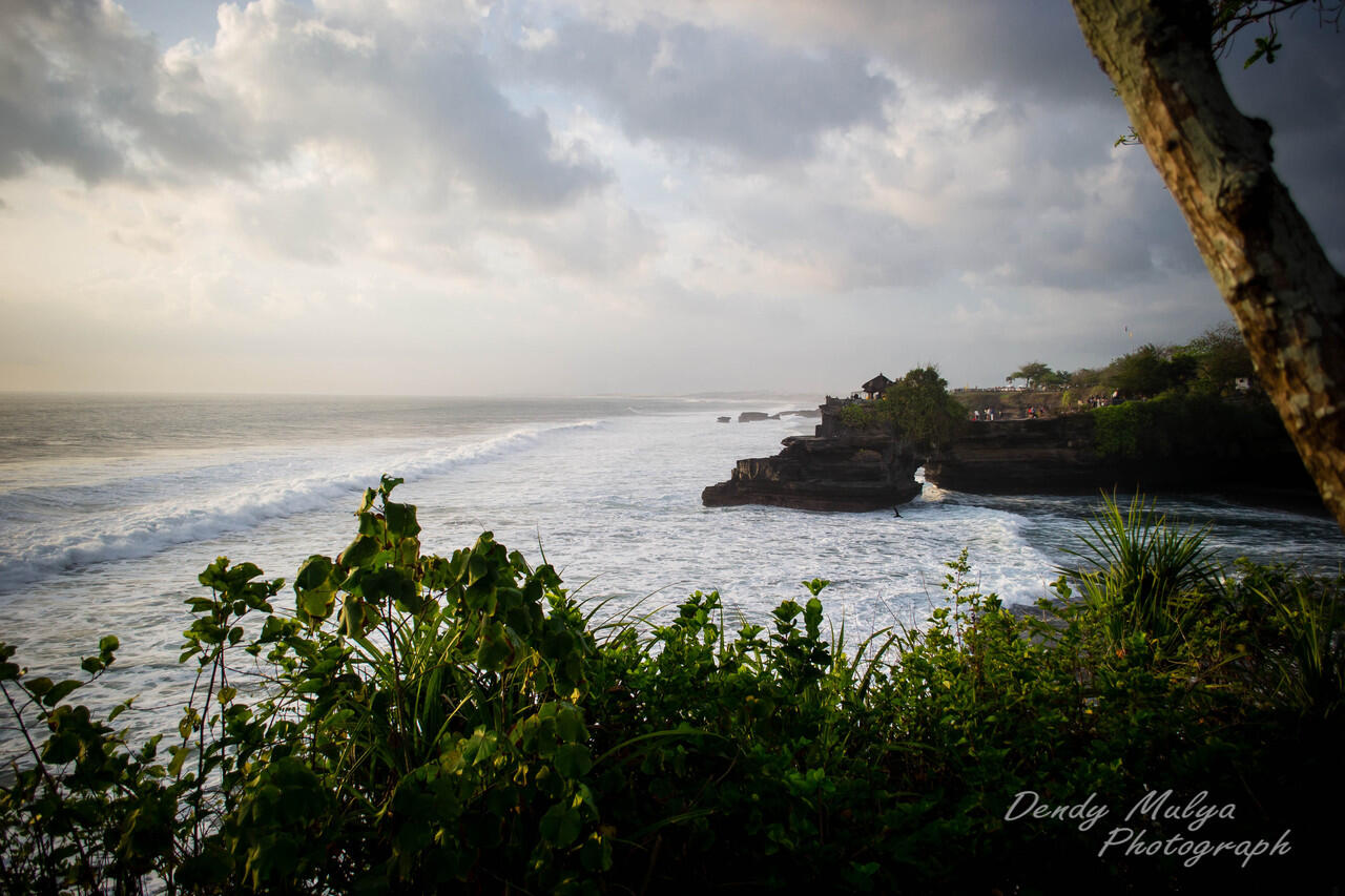 Indahnya Pura Tanah Lot ketika sunset