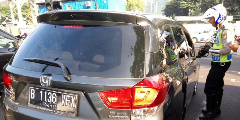 Uji Coba Ganjil-Genap, Ratusan Mobil Kena Tegur