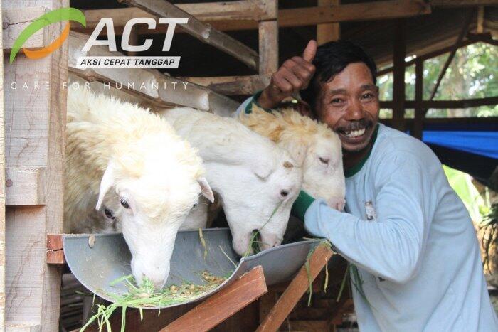 Judul: Keutamaan Idul Adha dan Bagaimana Hukum Qurban Online Itu?