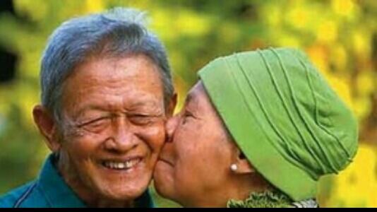 Inilah Alasannya Mengapa Kita Harus Menyayangi Nenek dan Kakek Kita 