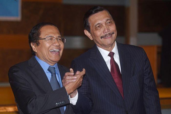 Rehat sejenak para menteri yang dicopot Jokowi