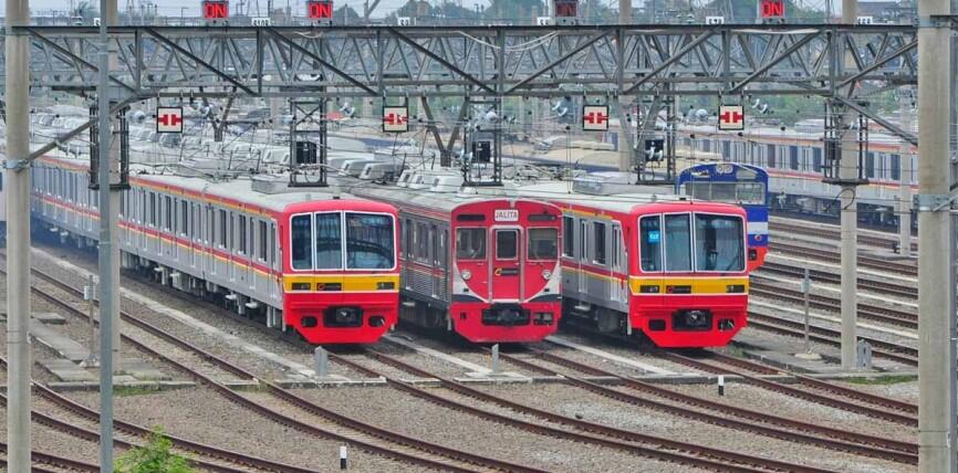 Hal-hal ini pasti agan alami tiap naik commuter line . Ngaku aja :malus