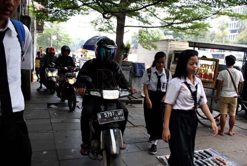 berkendara aman