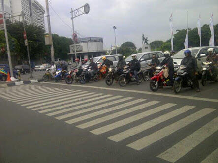 berkendara aman