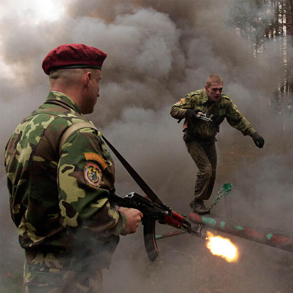 10 Foto Latihan Ekstrim Tentara Dari Berbagai Negara (Bikin Melongo)