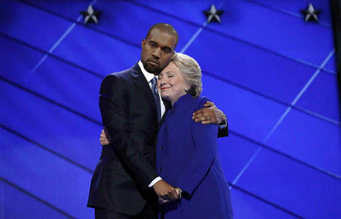 &#91;Bisa Bikin Ngakak&#93; Momen Menarik, Ketika Barack Obama dan Hillary Clinton Berpelukan