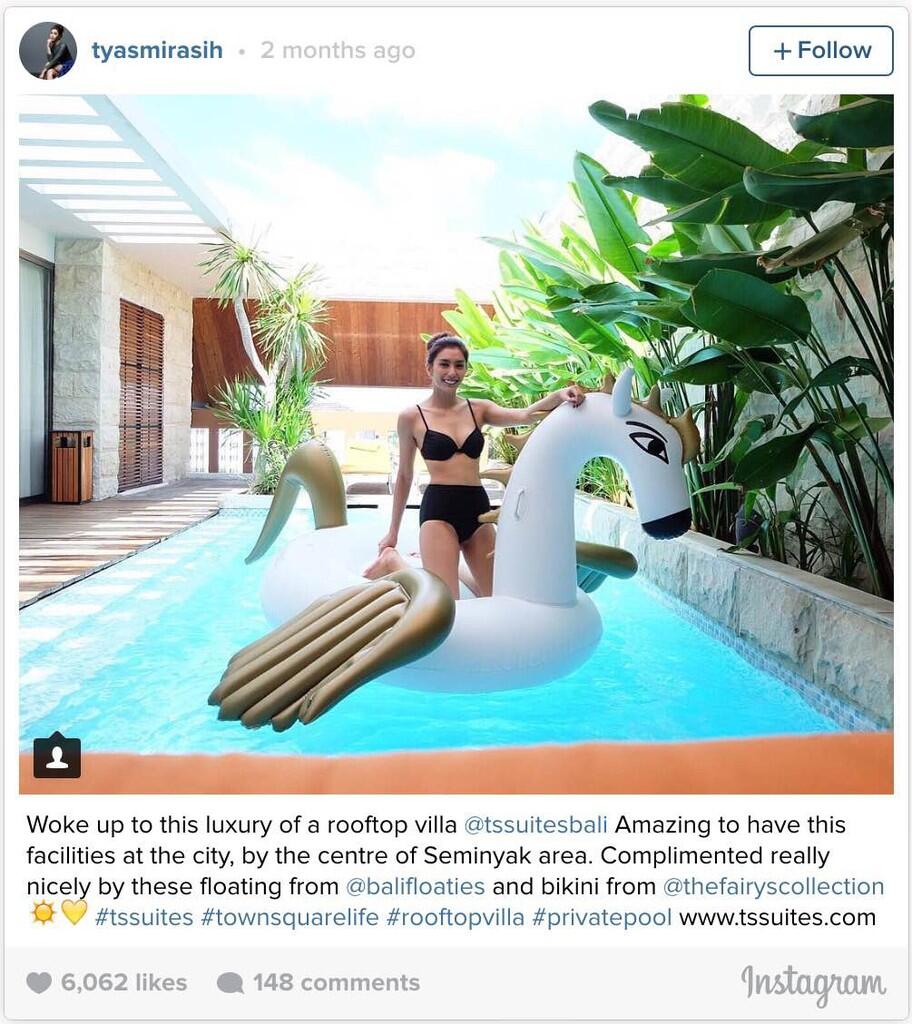 10 Foto Tyas Mirasih Berbalut Bikini di Akun Instagram Pribadinya