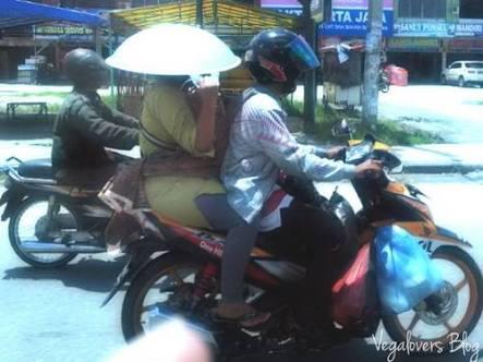 Pakai Helm, Selamatkan Diri