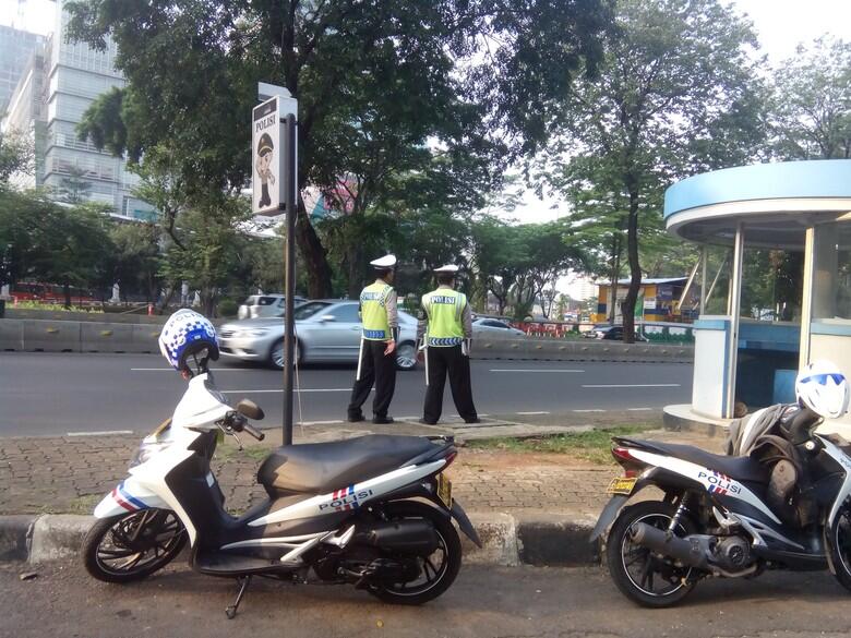 Hindari Petugas, Pengemudi Berpelat Genap Ngebut di Semanggi