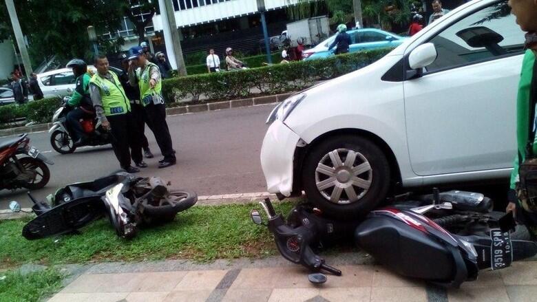 Haruskah Mobil Selalu Mengalah Dengan Motor Dalam Kecelakaan Lalu