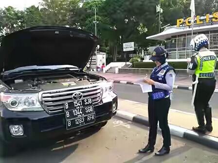 Land Cruiser Dengan Tiga Nopol Diamankan