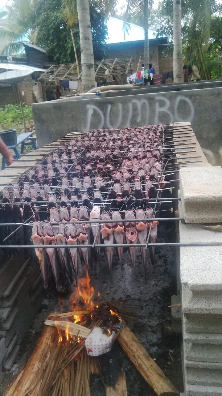 mari membuat ikan lele asap gan, kalo di gorontalo namanya lele fufu
