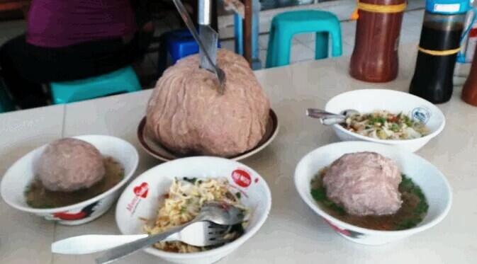 Bakso Astaghfirullah Bandung, Bikin Kaget Pembeli dari Luar Negeri