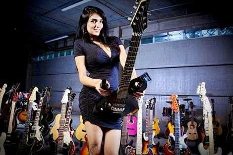 5 Guitarist Wanita Cantik &amp; Cadas !!!
