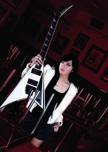 5 Guitarist Wanita Cantik &amp; Cadas !!!