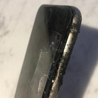Lagi Bersepeda tiba" iPhonenya Terbakar di Paha Pesepeda Seorang Warga Australia