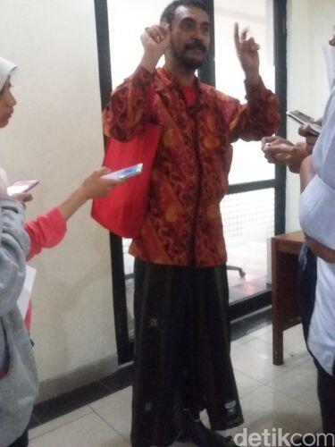 Pasangan Bacagub Independen Ahmad Taufik-Mujtahid Datangi KPU Jakarta