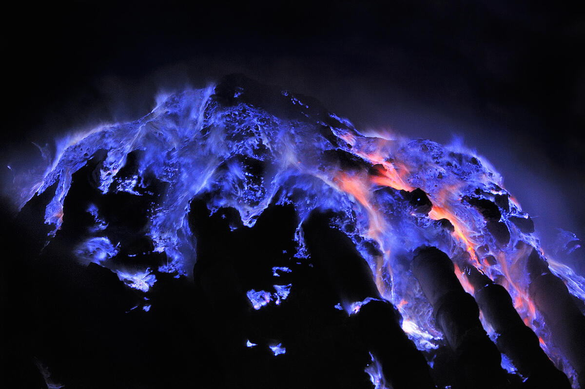 RAHASIA FENOMENA API BIRU KAWAH IJEN