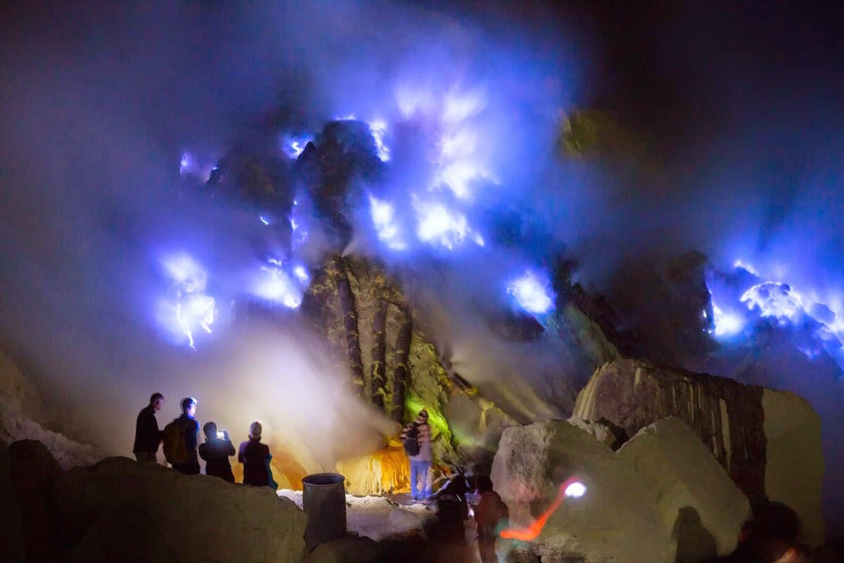 RAHASIA FENOMENA API BIRU KAWAH IJEN