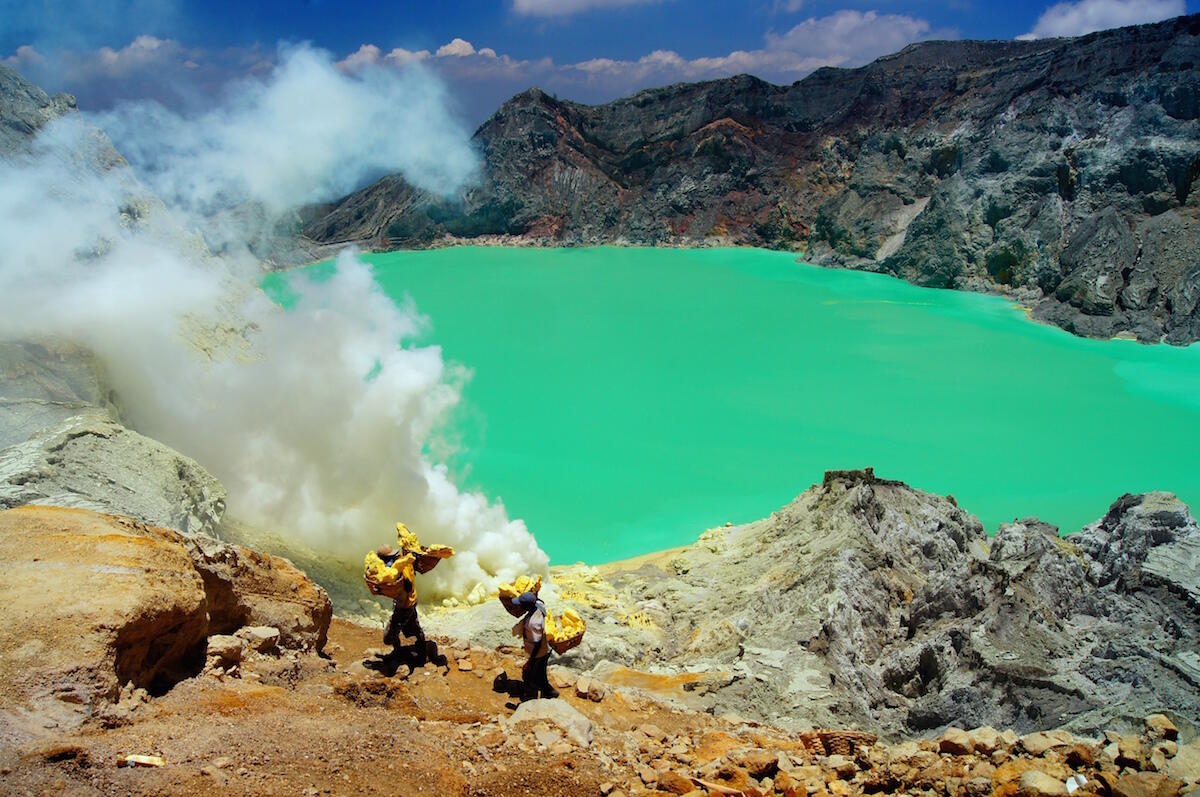 RAHASIA FENOMENA API BIRU KAWAH IJEN