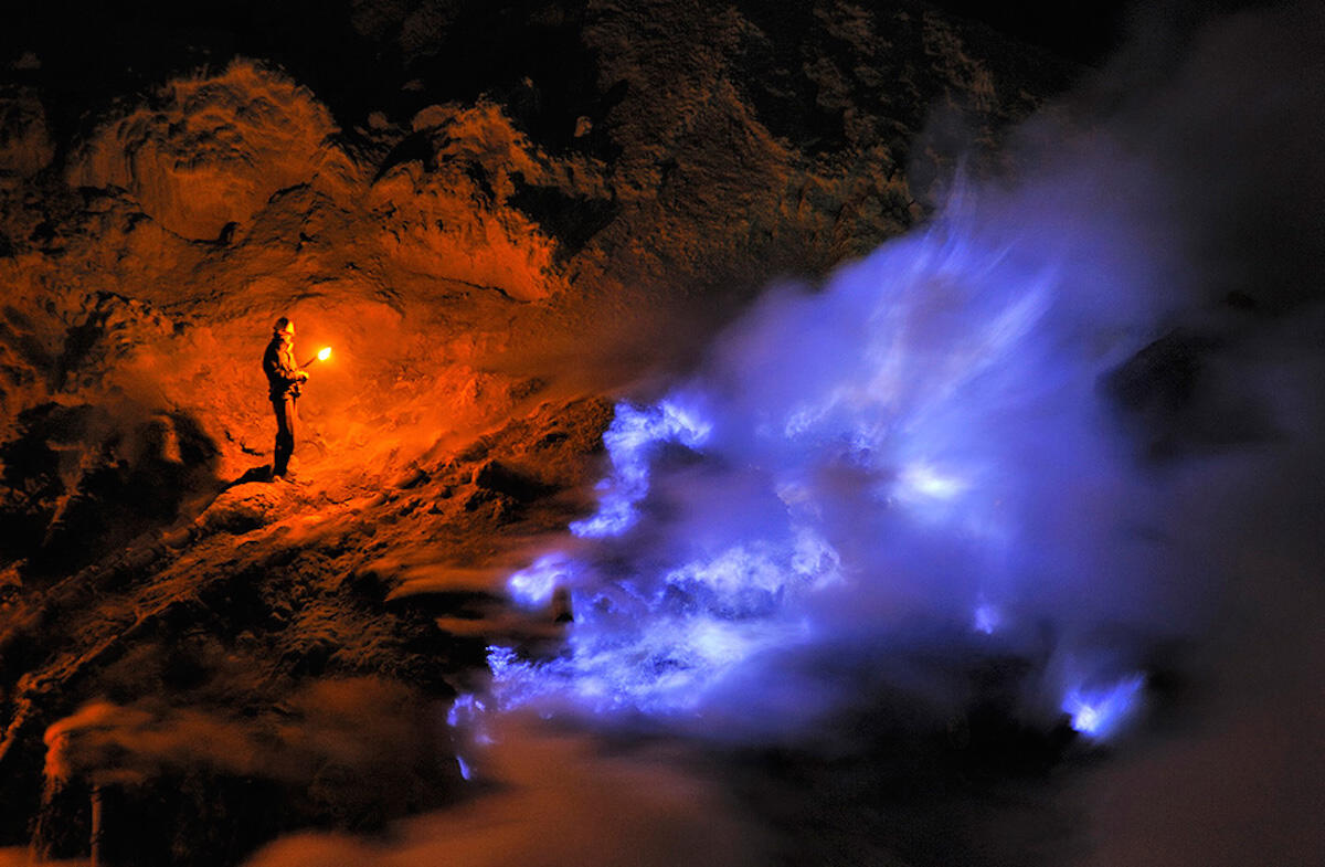 RAHASIA FENOMENA API BIRU KAWAH IJEN